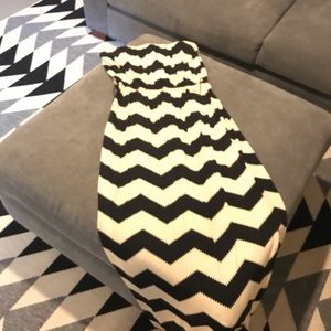 Strapless geo design dress